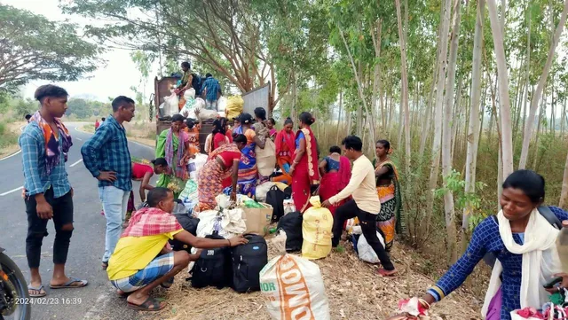 ରାୟଗଡ଼ାରୁ ଆନ୍ଧ୍ରପ୍ରଦେଶ ଦାଦାନ ଖଟିବାକୁ ଯାଉଥିଲେ ୩୫ ଜଣ, ଅଟକାଇଲା ପ୍ରଶାସନ