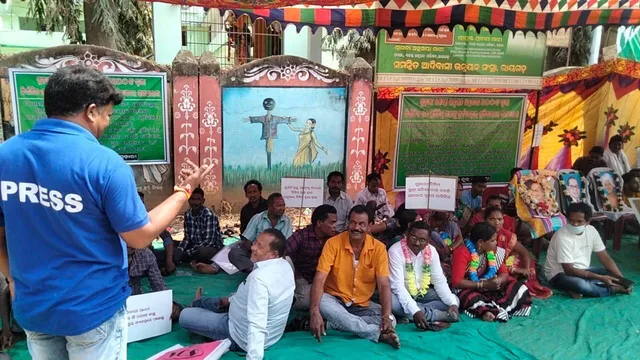 ବିଡିଓଙ୍କ ବିରୋଧରେ ତେଜିଲା ଆନ୍ଦୋଳନ: ଧାରଣାରେ ବସିଲେ ଲୋକ ପ୍ରତିନିଧି