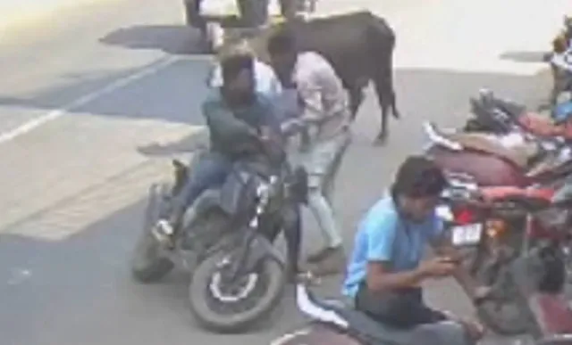 ଡିକି ଭାଙ୍ଗି ୩୦ ହଜାର ଟଙ୍କା ଲୁଟ ଅଭିଯୋଗ