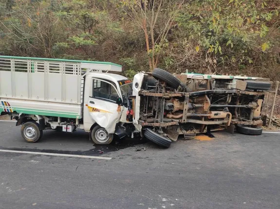 ହାଲୱା ନିକଟରେ ୨ ପିକ୍‌ଅପ୍‌ ଭ୍ୟାନ୍‌ ମୁହାଁମୁହିଁ