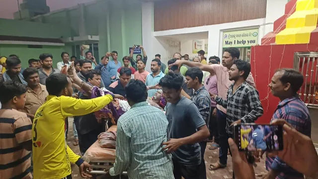 ଗ୍ୟାସ ସିଲିଣ୍ଡର ଫାଟି ୬ ଗୁରୁତର