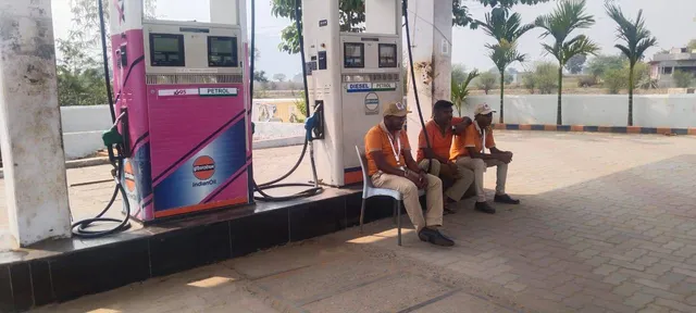 ସାଦା ପେଟ୍ରୋଲକୁ ଏକ୍ସଟ୍ରା ପ୍ରିମିୟମ ତେଲ କହି ହରଡ଼ଘଣାରେ ମାଲିକ; ଅଭିଯୋଗ ପରେ ରାତି ଅଧିଆ ପମ୍ପ ସିଲ୍