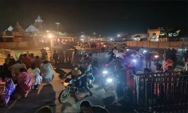 ଦୋଳବେଦି କୋଣ ରାସ୍ତା ବନ୍ଦ: ଗମନାଗମନ ପାଇଁ ଶ୍ରୀମନ୍ଦିର ଆଖପାଖ ସାହି ଲୋକେ କଲବଲ