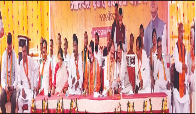 ଏଠି ଠିକାରେ ସରକାର ଚାଲିଛି: ଶିବରାଜ