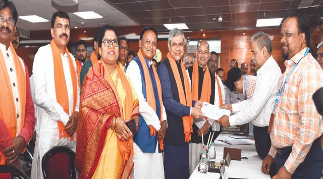 ନାମାଙ୍କନପତ୍ର ଦାଖଲ କଲେ ଅଶ୍ୱିନୀ ବୈଷ୍ଣବ: ‘ମୋଦୀଙ୍କ ବିକଶିତ ଓଡ଼ିଶା ସ୍ବପ୍ନକୁ ପୂରଣ କରିବାରେ ସହଯୋଗ କରିବି’