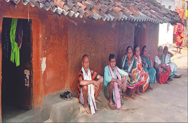 ପୂରା ଗାଁ ଖାଲି, ଦିଅଁ ବି ପୂଜାରୁ ବଞ୍ଚିତ