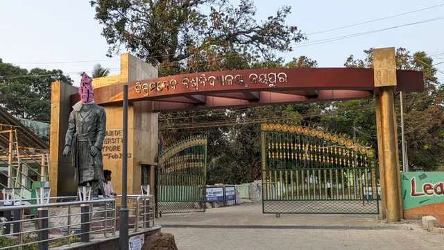 ବିଶ୍ବବିଦ୍ୟାଳୟ ସମ୍ମୁଖରେ ବିକ୍ରମ ଦେବ ଓ ପାରାବେଡ଼ା ଛକରେ ସମ୍ବିଧାନ ପ୍ରଣେତାଙ୍କ ପ୍ରତିମୂର୍ତ୍ତିର ଲୋକାର୍ପଣ ଆଜି