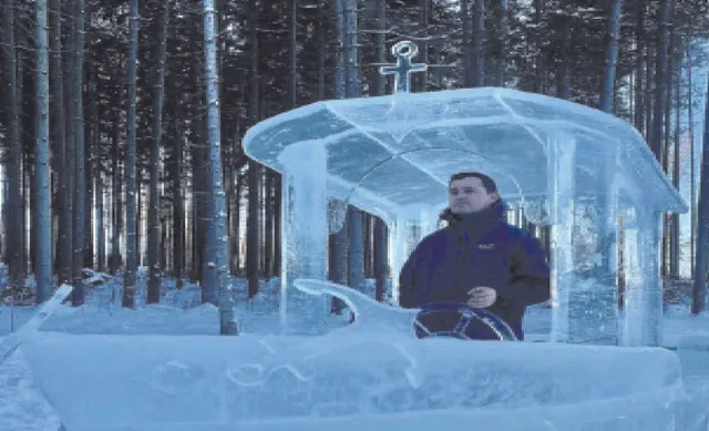 ପାଣିରେ ଚାଲୁଛି  ବରଫ ଡଙ୍ଗା