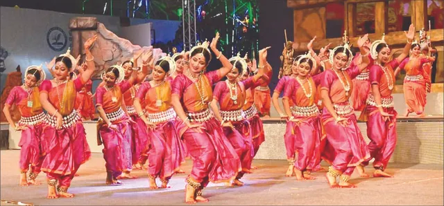 ଏକାମ୍ର ଉତ୍ସବ ଉଦ୍‌ଘାଟିତ: ଝୁମନ୍ତୁ ଖାଆନ୍ତୁ କିଣନ୍ତୁ!