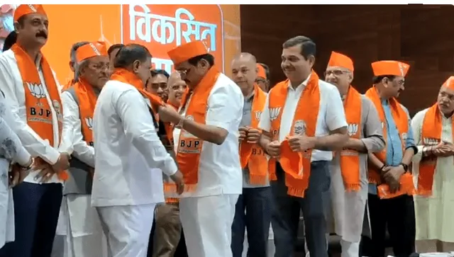 ଗୁଜରାଟ କଂଗ୍ରେସକୁ ବଡ଼ ଝଟକା: ୩ କଂଗ୍ରେସ ନେତା ହାତ ଛାଡ଼ି ଧରିଲେ ପଦ୍ମ