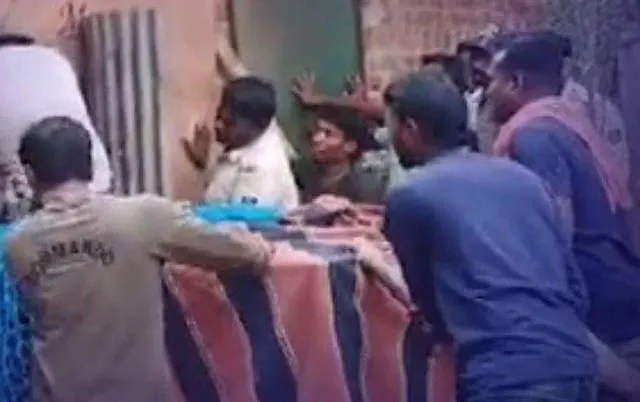 ଜନ୍ତାରେ ପଡ଼ିଲା ଭାଲୁ: ଲୋକେ ଆଶ୍ବସ୍ତ