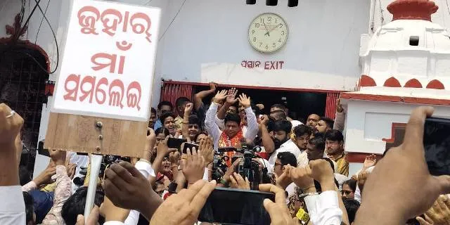 ସମ୍ବଲପୁରରେ ପ୍ରଣବ ପ୍ରକାଶ ଦାସ, ମା’ ସମଲେଇଙ୍କୁ ଦର୍ଶନ କଲେ