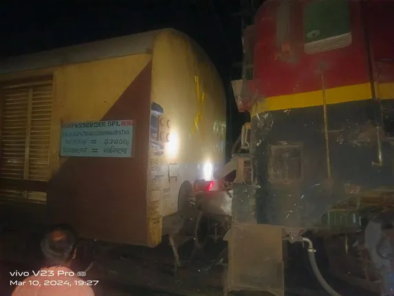 ବିଶାଖାପାଟଣା-ଭବାନୀପାଟଣା ପାସେଞ୍ଜର ଟ୍ରେନ୍‌ ଲାଇନଚ୍ୟୁତ, ଲୋକୋପାଇଲଟ୍‌ ସାମାନ୍ୟ ଆହତ