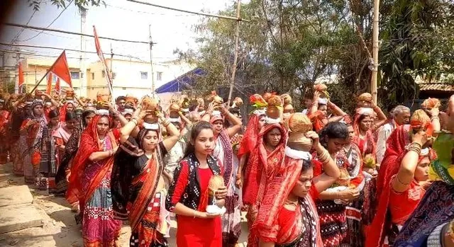 ୫୬ ପ୍ରହରୀ ବିଶ୍ଵଶାନ୍ତି ନାମଯଜ୍ଞ: ଭବ୍ୟ କଳସ ଶୋଭାଯାତ୍ରାରେ ଅଂଶଗ୍ରହଣ କଲେ ୩୦୦୦ ମହିଳା