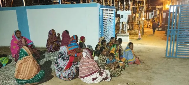 ଟିକିରିପଡ଼ାରେ ବିଦ୍ୟୁତ୍‌ ବିଭ୍ରାଟ: ଗ୍ରିଡ୍‌ ଆଗରେ ମହିଳାଙ୍କ ଧାରଣା