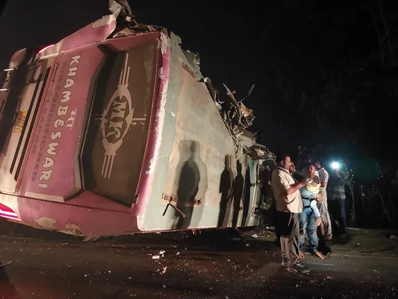 କୋରାପୁଟରେ ଓଲଟିଲା ଯାତ୍ରୀବାହୀ ବସ୍‌; ଜଣେ ମୃତ, ୧୦ ଗୁରୁତର