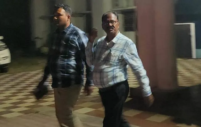 ଭିଜିଲାନ୍ସ ହାତରେ ଧରାପଡ଼ିଲେ ରାଜସ୍ବ ସ୍ବତନ୍ତ୍ର ଅଧିକାରୀ, ୩୦ ହଜାର ଟଙ୍କା ଲାଞ୍ଚ ନେଉଥିଲେ