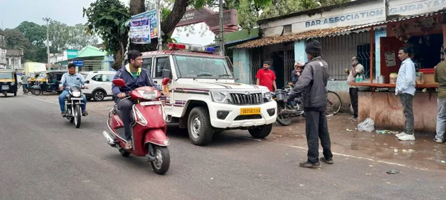 ପୁଲିସ ପାଟ୍ରୋଲିଙ୍ଗ ସମ୍ମୁଖରେ ମଦୁଆଙ୍କ ଦୌରାତ୍ମ୍ୟ, ନିରବଦ୍ରଷ୍ଟା ଅଧିକାରୀ