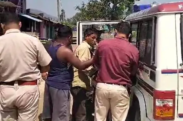 ଦରକାର ବେଳେ ମିଳୁନି ଆମ୍ବୁଲାନ୍ସ, ପୁଲିସ ପାଟ୍ରୋଲିଂ ଗାଡ଼ିରେ ହସ୍‌ପିଟାଲ ଗଲେ ଦୁର୍ଘଟଣାରେ ଆହତ ବ୍ୟକ୍ତି