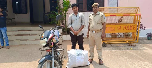 ବାଇକ୍‌ ସହ ୧୦କିଲୋ ଗଞ୍ଜେଇ ଜବତ, ଜଣେ ଗିରଫ