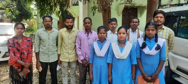 କାହ୍ନୁଗୁଡାର ଛାତ୍ରଛାତ୍ରୀଙ୍କ ଅସୁରକ୍ଷିତ ପାଠପଢା: ଗ୍ରାମକୁ ସ୍ବାସ୍ଥ୍ୟକର୍ମୀ ଓ ଅଙ୍ଗନବାଡି କର୍ମୀଙ୍କ ଦେଖା ନାହିଁ