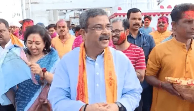 ସମ୍ବଲପୁରରେ ପହଞ୍ଚି ସମଲେଇଙ୍କ ଦର୍ଶନ କଲେ କେନ୍ଦ୍ରମନ୍ତ୍ରୀ ଧର୍ମେନ୍ଦ୍ର ପ୍ରଧାନ