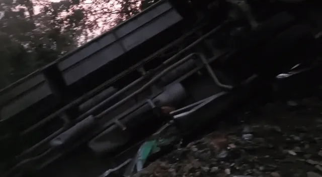 ଘାଟିରୁ ଓଲଟିଲା ବସ୍: ୧୫ରୁ ଅଧିକ ଯାତ୍ରୀ ଆହତ