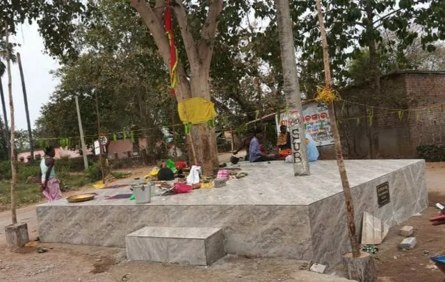 ଭଲ ଖବର: ପଦଯାତ୍ରୀଙ୍କ ବିଶ୍ରାମ ପାଇଁ ଗାଁମୁଣ୍ଡରେ ମଣ୍ଡପ ନିର୍ମାଣ କଲେ ଭିନ୍ନକ୍ଷମ ଯୁବକ