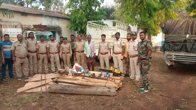 ଲକ୍ଷାଧିକ ଟଙ୍କାର ଶାଗୁଆନ କାଠ ଜବତ, ଜଣେ ଗିରଫ