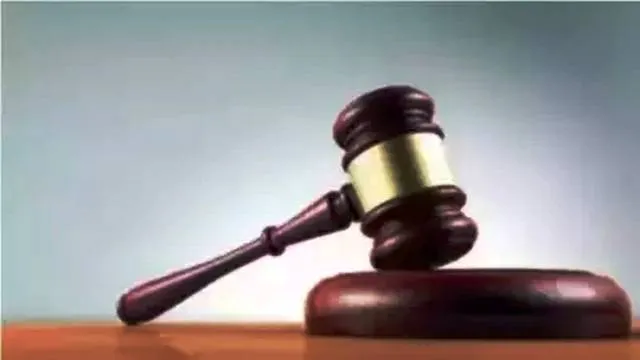 ଖାଉଟି ଅଦାଲତ ଦ୍ୱାରା ଅତିରିକ୍ତ ତହସିଲଦାର, ରାଜସ୍ୱ ଅଧିକାରୀ ଦଣ୍ଡିତ