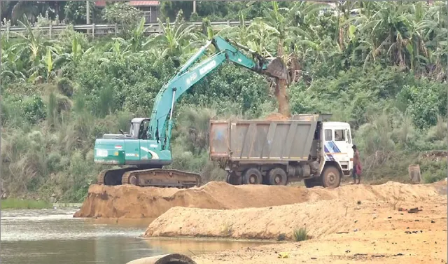 ପ୍ରକଳ୍ପ ପାଇଁ ବୈତରଣୀକୁ ପୋତିଦେଲେ: ଚାଲିଛି ବେଧଡ଼କ୍‌ ବାଲିଲୁଟ୍‌