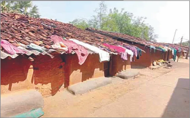 ଦାଦନ ଯାଇଛନ୍ତି ମାଟ୍ରିକ୍‌ ଛାତ୍ର! ୮୧୩ ଜଣ ଦେଉନାହାନ୍ତି ପରୀକ୍ଷା