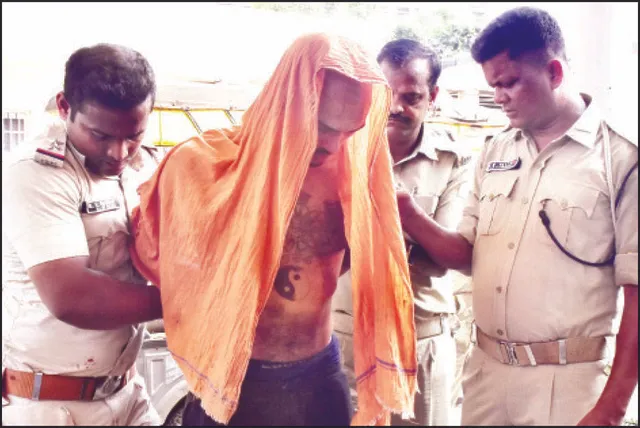 ବିଦେଶୀ ପର୍ଯ୍ୟଟକଙ୍କ ଉନ୍ମତ୍ତକାଣ୍ଡ: ପୁଲିସ, ସେବାୟତଙ୍କୁ ପିଟିଲା