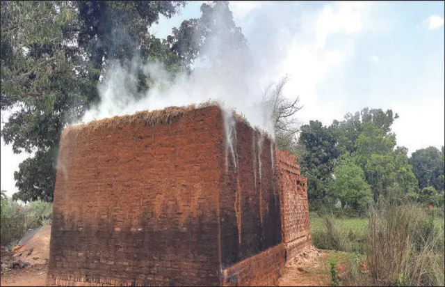 ତାତି ବଢ଼ାଉଛି ଇଟାଭାଟି: ଧୂଆଁରେ ଅତିଷ୍ଠ ସାଧାରଣ ଜନତା