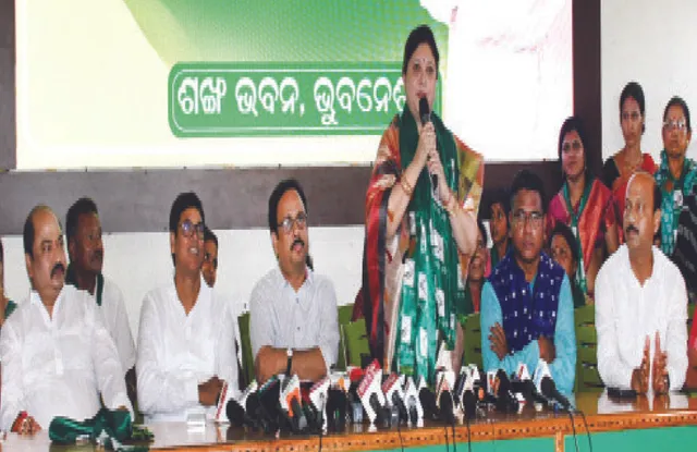 ବିଜେଡିରେ ଯୋଗଦେଲେ ମୋନିଦୀପା: ପାରାଦୀପ ପୌରପାଳିକା ଉପାଧ୍ୟକ୍ଷାଙ୍କ ସମେତ ୯ କାଉନସିଲର ବି ମିଶିଲେ