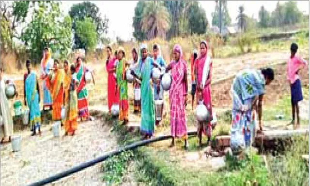 ଜଳ ପ୍ରକଳ୍ପ ଅଛି, ଝରୁନି ପାଣି: ଗ୍ରାମବାସୀଙ୍କ ଶୋଷ ମେଣ୍ଟାଉଛି କୂଅ ଓ ଚୁଆ ପାଣି