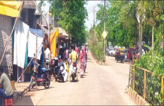 ରାସ୍ତା ଉପରକୁ ମାଡ଼ିଗଲେଣି ଉଠାଦୋକାନୀ: ନଷ୍ଟ ହେଉଛି ଶ୍ରୀରଘୁନାଥଙ୍କ କ୍ଷେତ୍ର