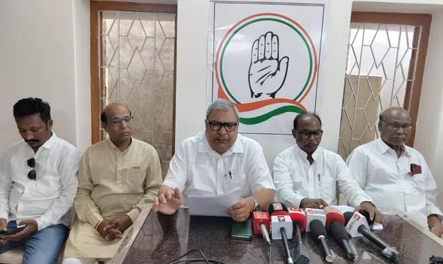 କଂଗ୍ରେସକୁ ଭୟ ଦେଖାଇ ଆୟକର ମାମଲାରେ ଫସାଯାଇଛି