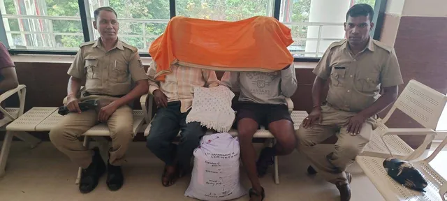 କନ୍ଧମାଳରୁ ସୋନପୁର ଦେଇ ସମ୍ବଲପୁର ଆଡ଼କୁ ଚାଲାଣ ହେଉଥିଲା ଗଂଜେଇ, ୨ ଯୁବକ ଗିରଫ