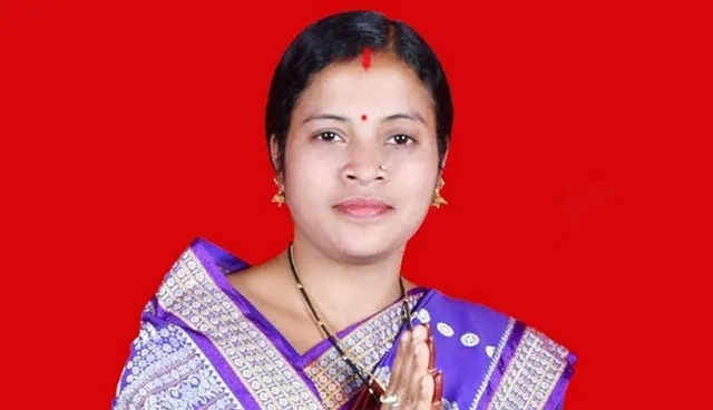 ଚିତ୍ରକୋଣ୍ଡା ନିର୍ବାଚନ ମଣ୍ଡଳୀରେ ଘଡିକେ ଘୋଡ଼ା ଛୁଟୁଛି: ଲକ୍ଷ୍ମୀପ୍ରିୟାଙ୍କ ବିରୋଧୀ ଓ ସମର୍ଥକଙ୍କୁ ଭୁବନେଶ୍ବର ଡାକରା