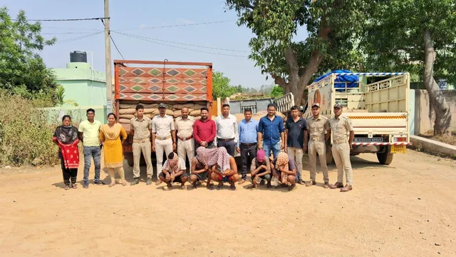 ମହୁଲ ବୋଝେଇ ଟ୍ରକ୍‌ ଓ ୪ଟି ପିକ୍‌ଅପ୍ ଭ୍ୟାନ୍‌ ଜବତ: ୫ ଗିରଫ