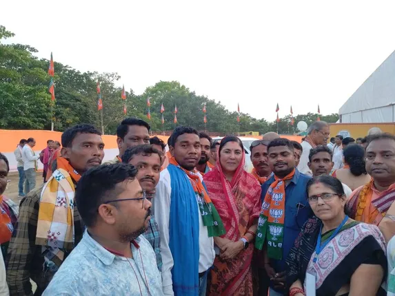 ବିଜେପିରେ ଯୋଗଦେଲେ ବିଜେଡି ଓ କଂଗ୍ରେସର ଶତାଧିକ କର୍ମୀ