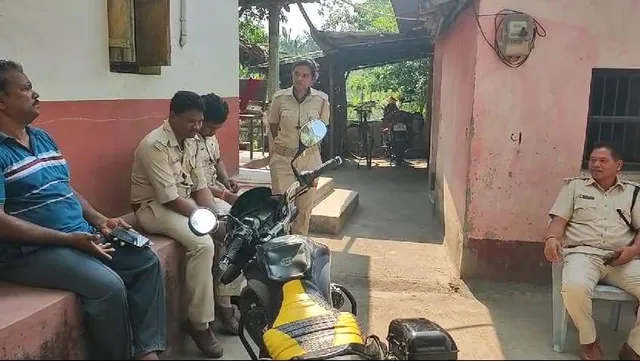 ମଦ ଧରିବାକୁ ଆସି ହଟହଟା ହେଲେ ଅବକାରୀ କର୍ମଚାରୀ, ଉଦ୍ଧାର କଲା ପୁଲିସ