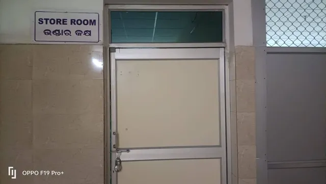 ଆର୍‌ଜିଏଚ୍‌ରେ ଏମିତି ହେଉଛି ଚିକିତ୍ସା: ଷ୍ଟୋରରେ ପଡ଼ିଛି ହ୍ୟାଣ୍ଡ ଲାପ୍ରୋସ୍କୋପି ମେସିନ୍‌