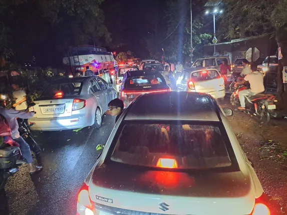 ଦେଓଗାଁରେ ଝଡ଼ବର୍ଷା: ଗଛ ପଡ଼ି ଜାତୀୟ ରାଜପଥ ଅବରୋଧ