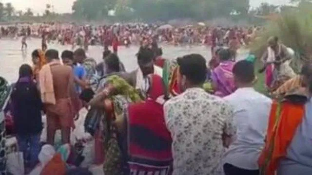 ଆଜି ପବିତ୍ର ମହାବାରୁଣୀ ସ୍ନାନ: ଦଶାଶ୍ୱମେଧ ଘାଟ ଓ ରୁଷିକୂଲ୍ୟା ଘାଟରେ ଶ୍ରଦ୍ଧାଳୁଙ୍କ ଭିଡ଼