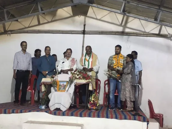 ଶ୍ରମିକ ସଙ୍ଗଠନର ସମ୍ବର୍ଦ୍ଧନା ସଭାରେ ରୋଚକ ଦୃଶ୍ୟ: ଗୋଟିଏ ମଞ୍ଚରେ କଂଗ୍ରେସ ଓ ବିଜେଡି ବିଧାୟକ ପ୍ରାର୍ଥୀ