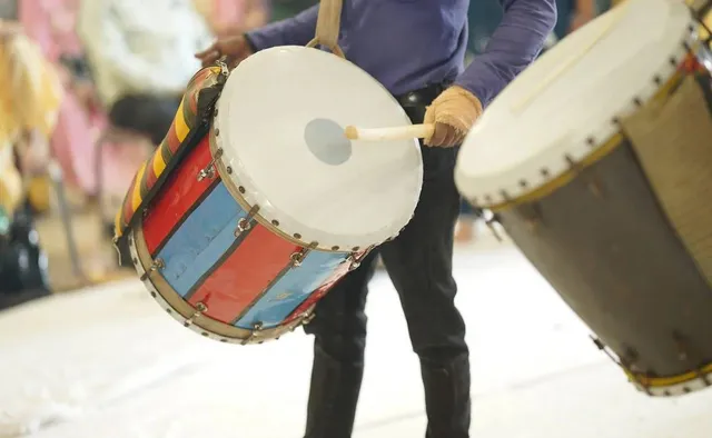 ଝିଅର ଛାଡ଼ପତ୍ର ପରେ ବାଜା ଓ ବାଣ ଫୁଟାଇ ଘରକୁ ଫେରାଇ ଆଣିଲେ ବାପା ଓ ମା’