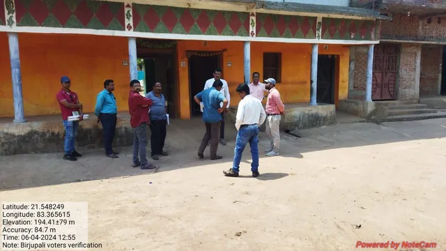 ସୀମାନ୍ତରେ ପହଞ୍ଚିଲା ପ୍ରଶାସନ, ଭୋଟରଙ୍କୁ ଭେଟି ଭଲମନ୍ଦ ବୁଝିଲେ ଅଧିକାରୀ