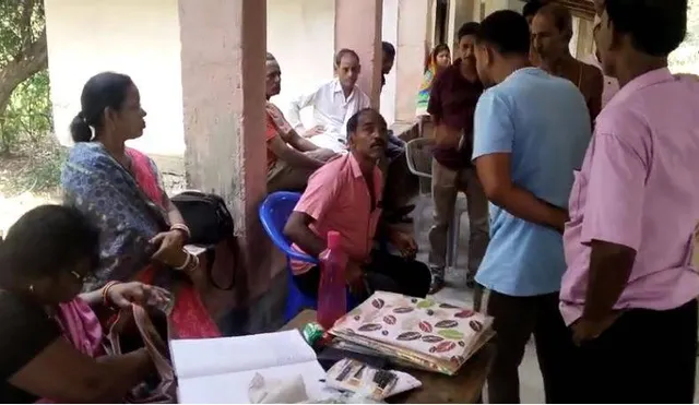 ସ୍କୁଲ ଚାଉଳ ବିକ୍ରି ଅଭିଯୋଗରେ ପ୍ରଧାନଶିକ୍ଷୟିତ୍ରୀଙ୍କୁ ଘେରିଲେ ଗ୍ରାମବାସୀ